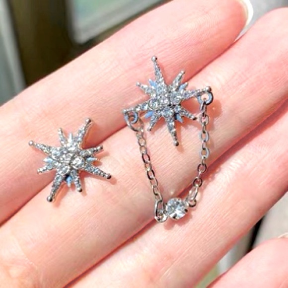 ❤️Seller’s Pick❤️ ❣️$25/3❣️ Star Rhinestones Difference Silver Earrings - Picture 7 of 10